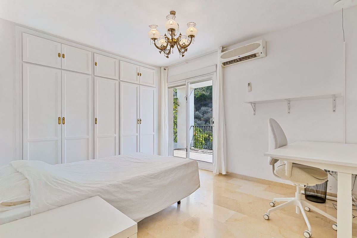 6 Zimmer Villa zu verkaufen in Valtocado mit Pool Garage - 1.397.000 € (Ref: 10100466)