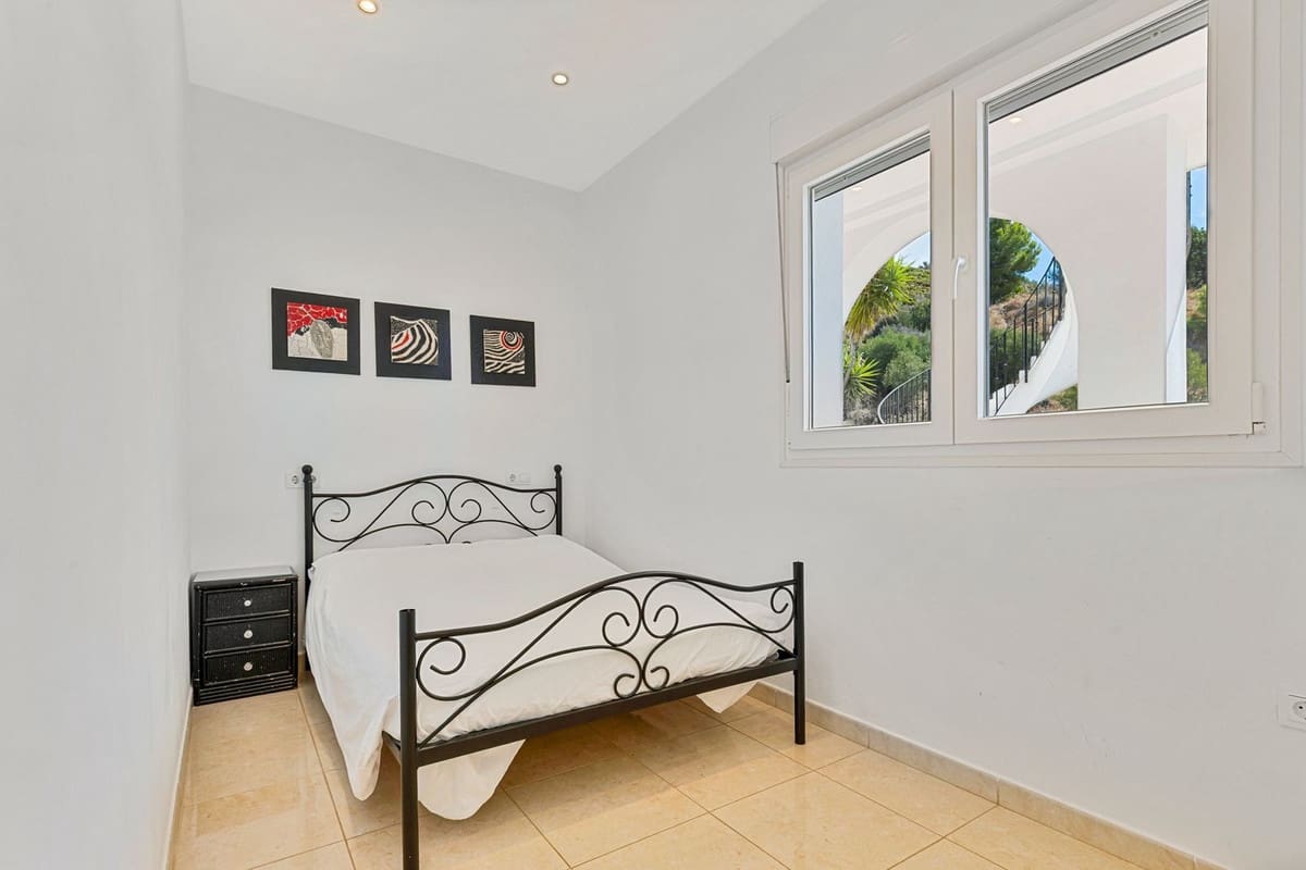 6 Zimmer Villa zu verkaufen in Valtocado mit Pool Garage - 1.397.000 € (Ref: 10100466)