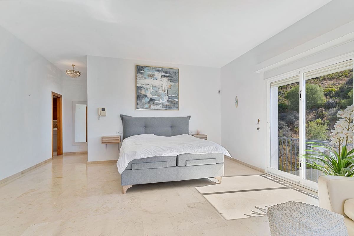 6 Zimmer Villa zu verkaufen in Valtocado mit Pool Garage - 1.397.000 € (Ref: 10100466)