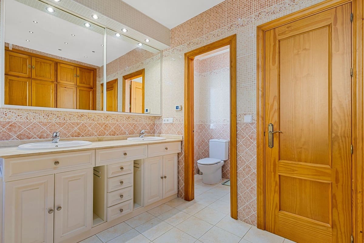 6 Zimmer Villa zu verkaufen in Valtocado mit Pool Garage - 1.397.000 € (Ref: 10100466)