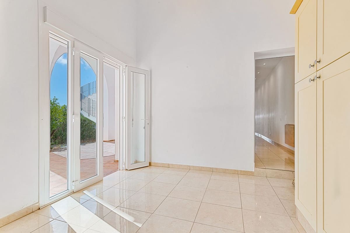 6 Zimmer Villa zu verkaufen in Valtocado mit Pool Garage - 1.397.000 € (Ref: 10100466)