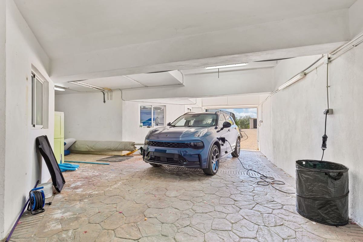 6 Zimmer Villa zu verkaufen in Valtocado mit Pool Garage - 1.397.000 € (Ref: 10100466)
