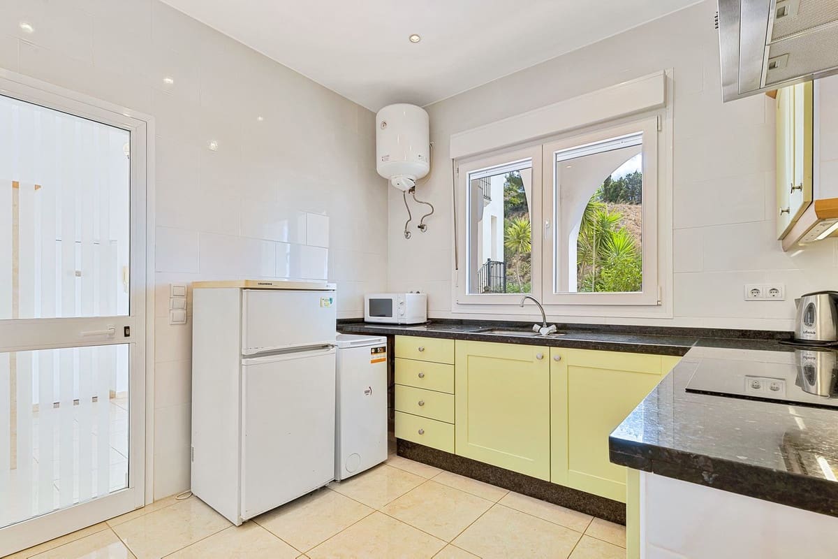 6 Zimmer Villa zu verkaufen in Valtocado mit Pool Garage - 1.397.000 € (Ref: 10100466)