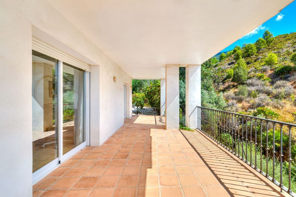 6 Zimmer Villa zu verkaufen in Valtocado mit Pool Garage - 1.397.000 € (Ref: 10100466)