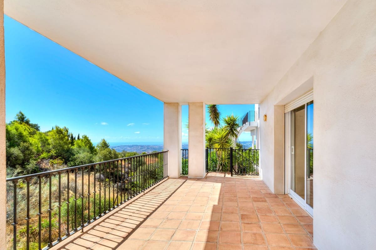 6 Zimmer Villa zu verkaufen in Valtocado mit Pool Garage - 1.397.000 € (Ref: 10100466)