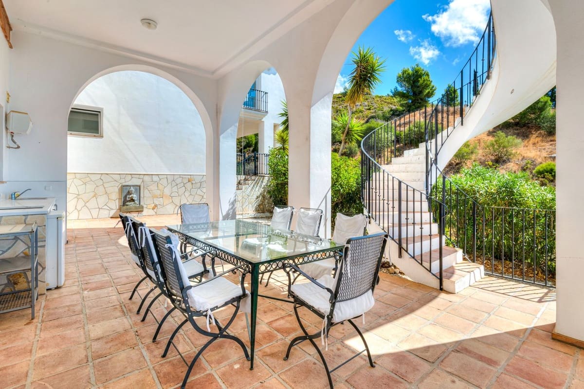 6 Zimmer Villa zu verkaufen in Valtocado mit Pool Garage - 1.397.000 € (Ref: 10100466)
