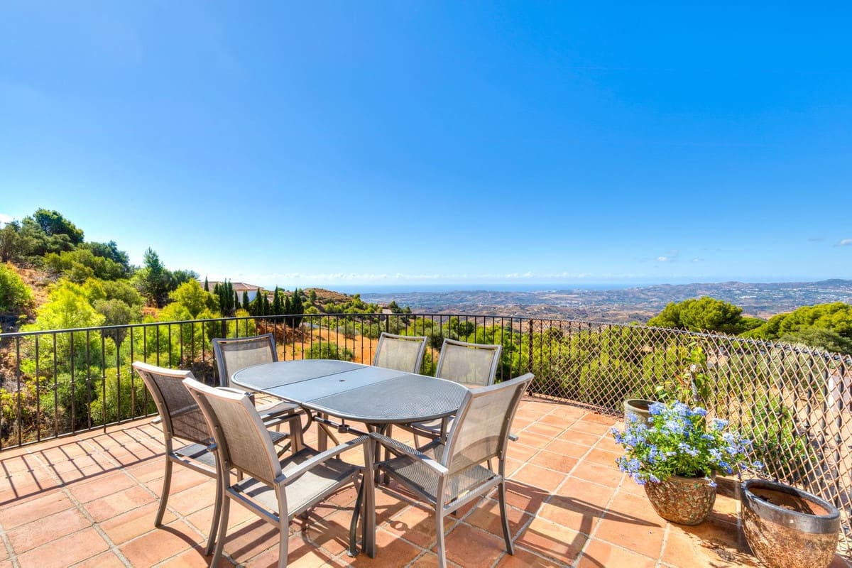 6 Zimmer Villa zu verkaufen in Valtocado mit Pool Garage - 1.397.000 € (Ref: 10100466)