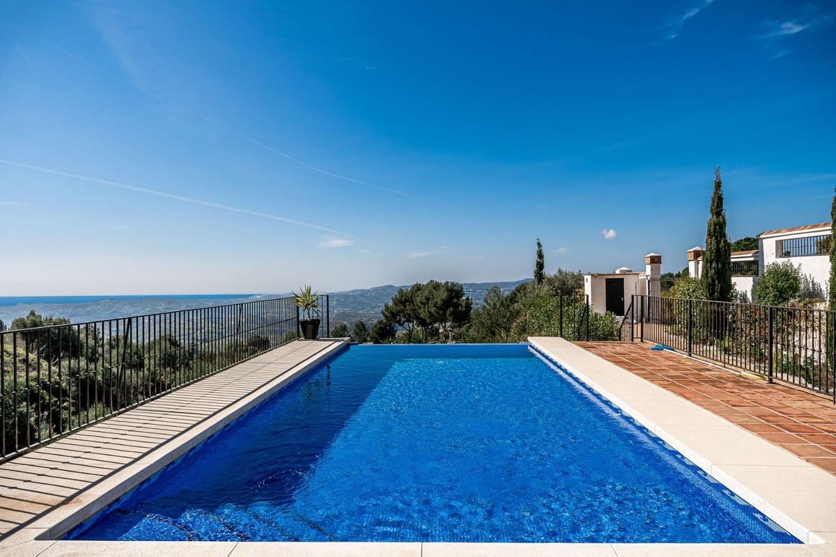 6 Zimmer Villa zu verkaufen in Valtocado mit Pool Garage - 1.397.000 € (Ref: 10100466)