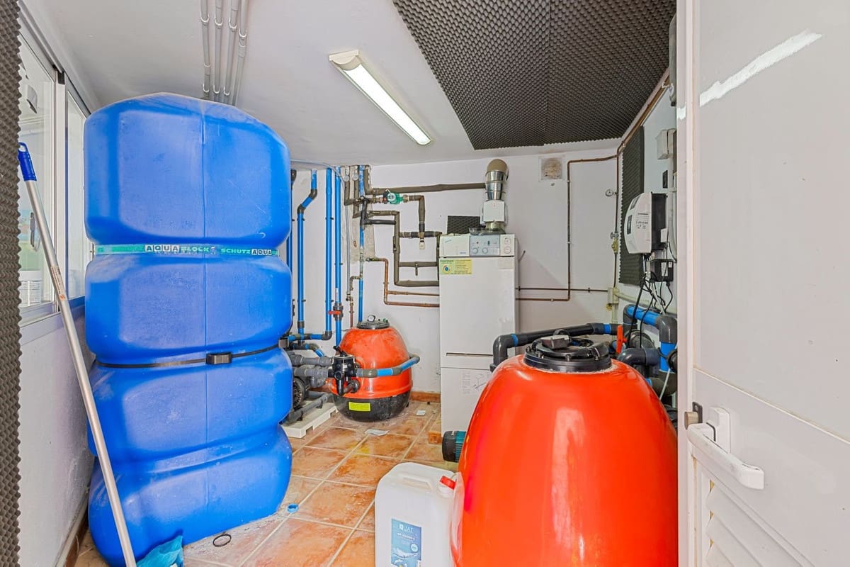 6 Zimmer Villa zu verkaufen in Valtocado mit Pool Garage - 1.397.000 € (Ref: 10100466)