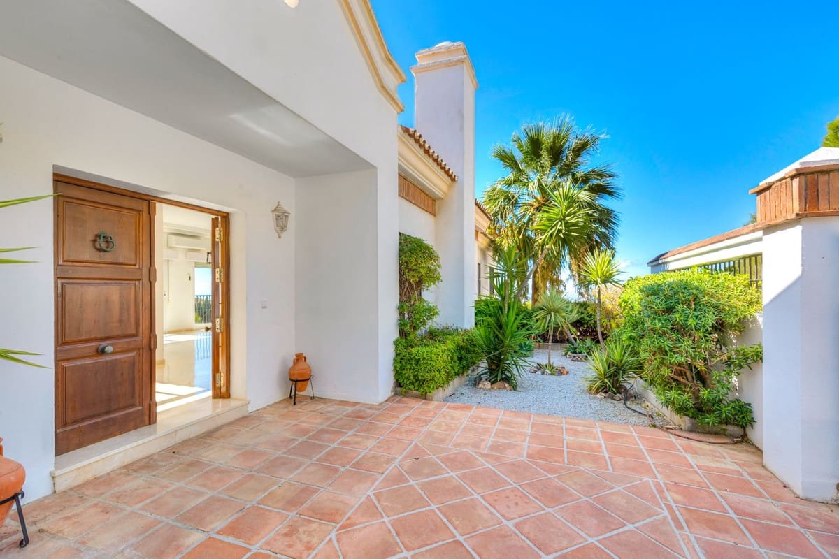6 Zimmer Villa zu verkaufen in Valtocado mit Pool Garage - 1.397.000 € (Ref: 10100466)