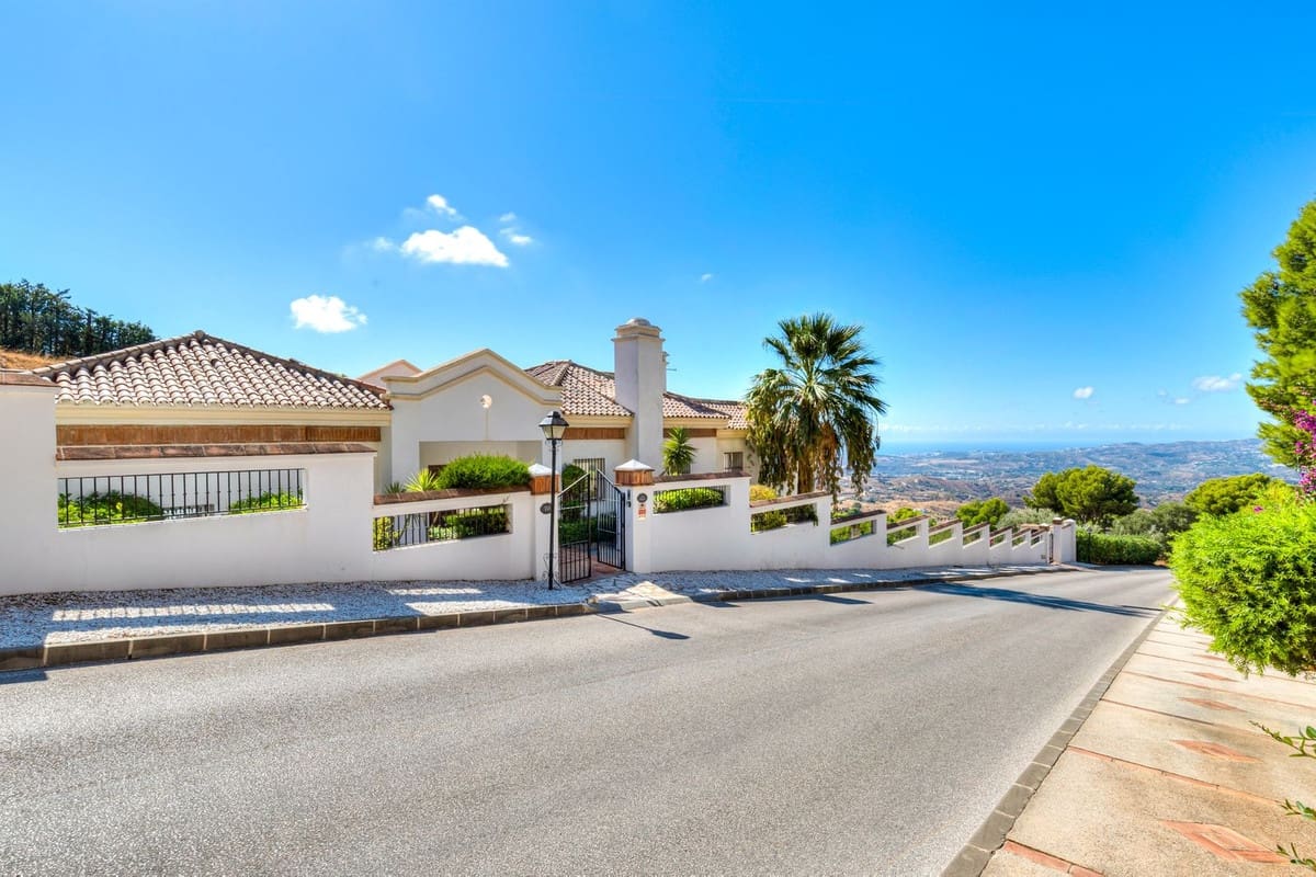 6 Zimmer Villa zu verkaufen in Valtocado mit Pool Garage - 1.397.000 € (Ref: 10100466)
