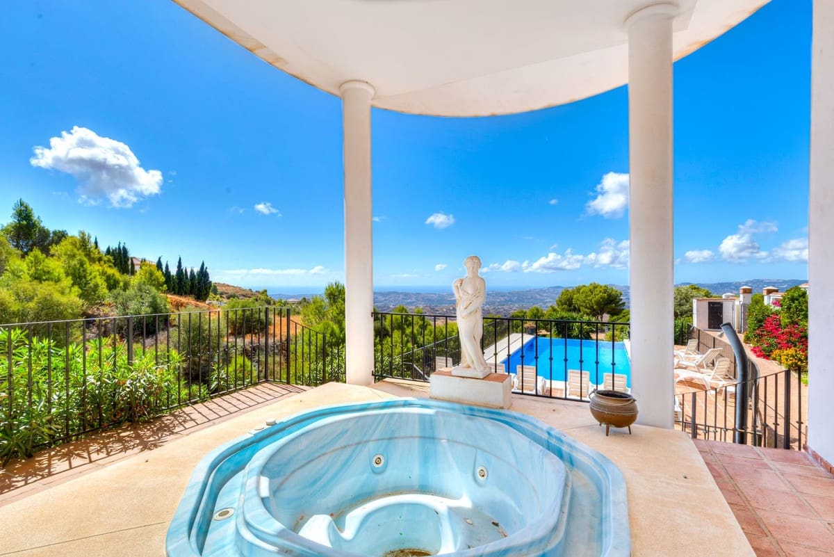 6 Zimmer Villa zu verkaufen in Valtocado mit Pool Garage - 1.397.000 € (Ref: 10100466)