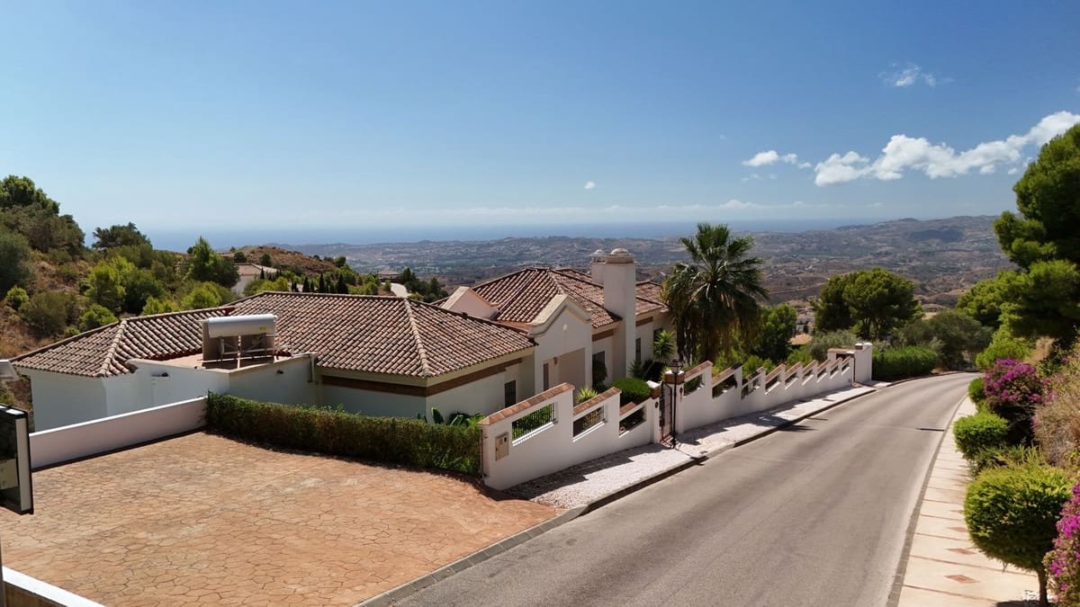 6 Zimmer Villa zu verkaufen in Valtocado mit Pool Garage - 1.397.000 € (Ref: 10100466)