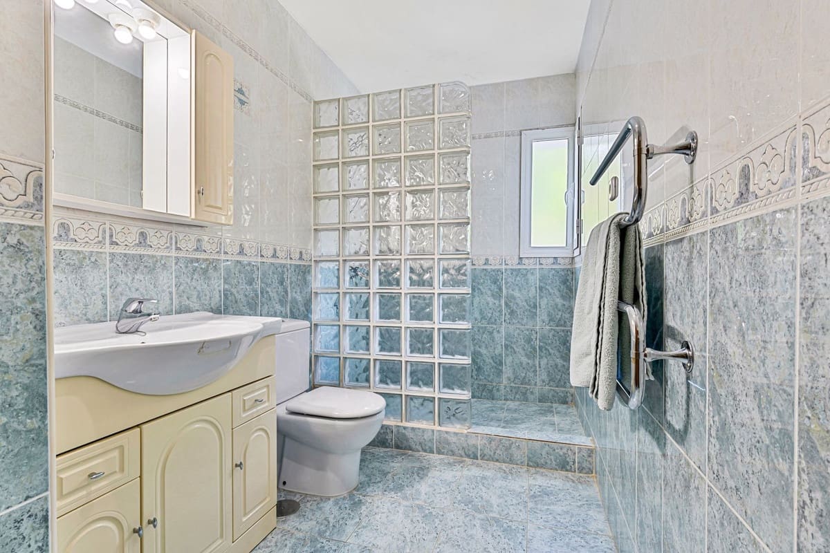 6 Zimmer Villa zu verkaufen in Valtocado mit Pool Garage - 1.397.000 € (Ref: 10100466)