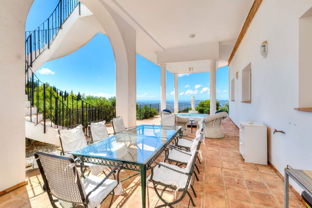 6 Zimmer Villa zu verkaufen in Valtocado mit Pool Garage - 1.397.000 € (Ref: 10100466)