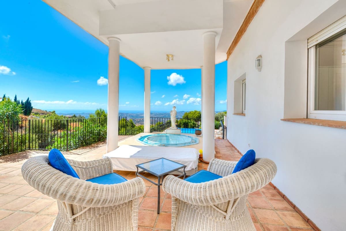 6 Zimmer Villa zu verkaufen in Valtocado mit Pool Garage - 1.397.000 € (Ref: 10100466)