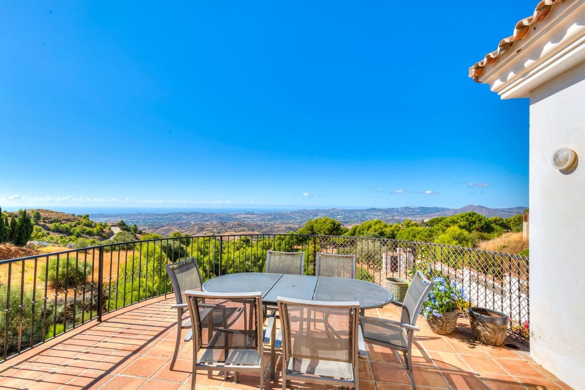 6 Zimmer Villa zu verkaufen in Valtocado mit Pool Garage - 1.397.000 € (Ref: 10100466)