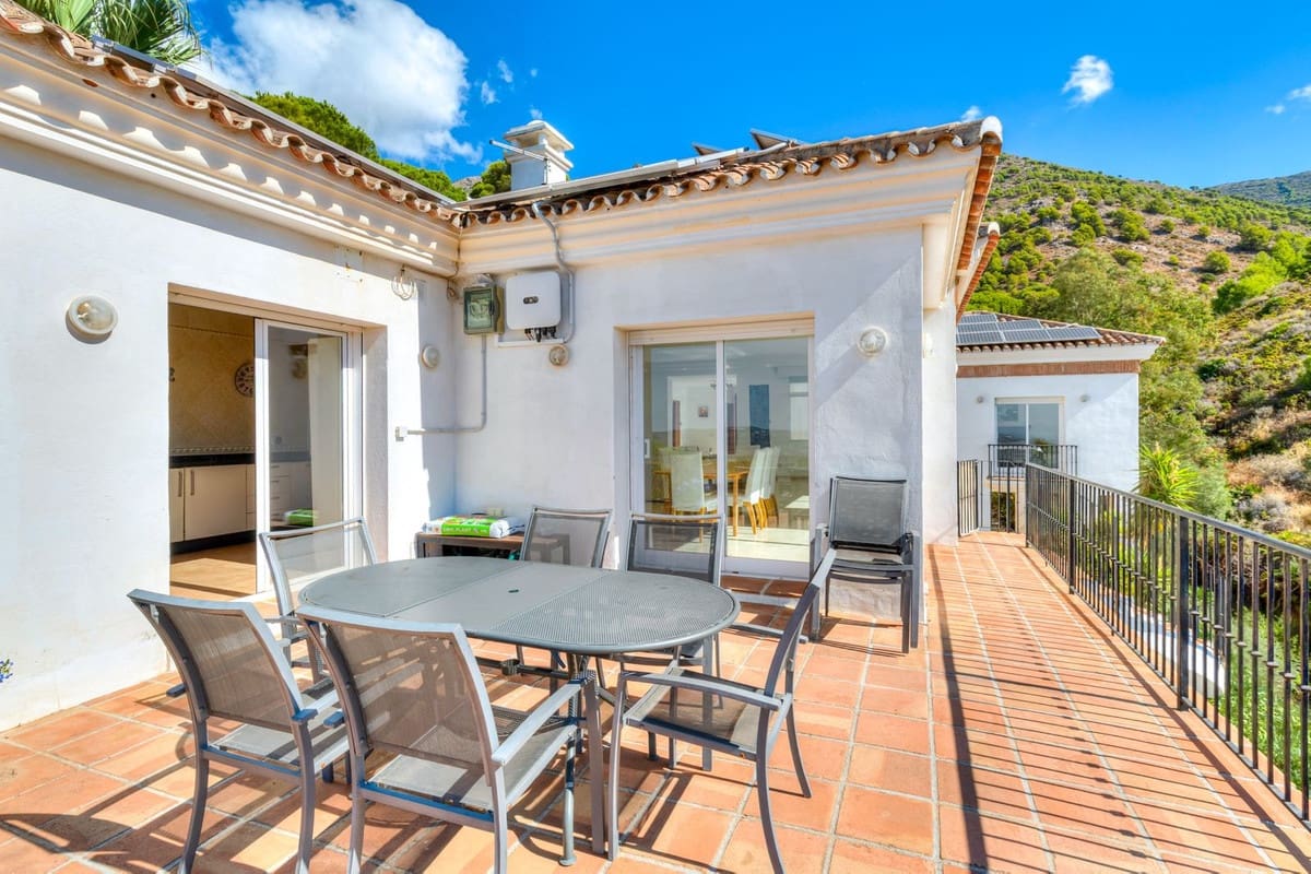 6 Zimmer Villa zu verkaufen in Valtocado mit Pool Garage - 1.397.000 € (Ref: 10100466)