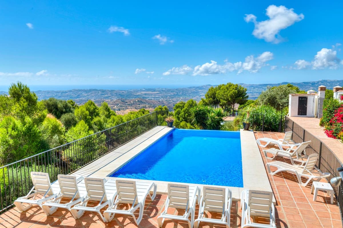 6 Zimmer Villa zu verkaufen in Valtocado mit Pool Garage - 1.397.000 € (Ref: 10100466)