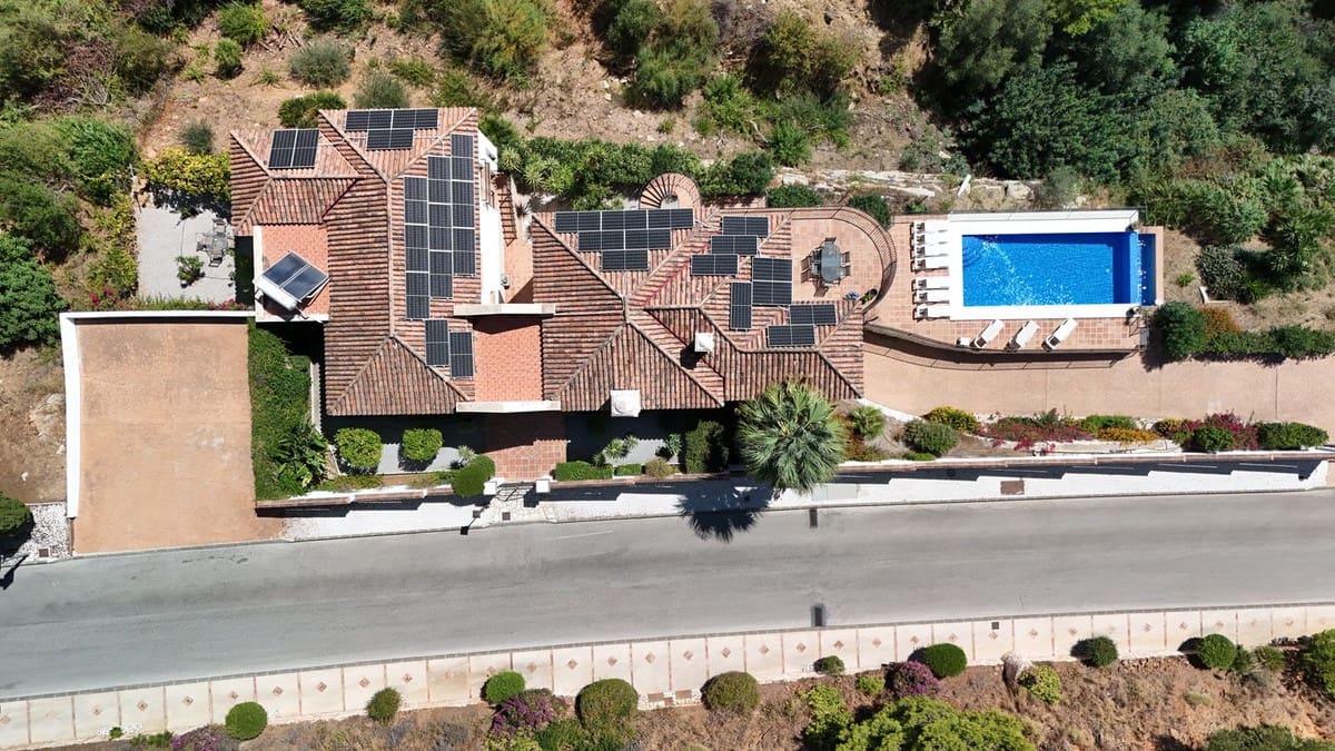 6 Zimmer Villa zu verkaufen in Valtocado mit Pool Garage - 1.397.000 € (Ref: 10100466)
