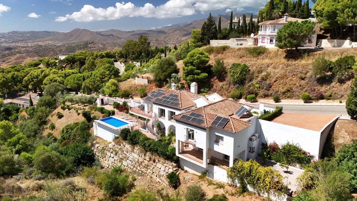 6 Zimmer Villa zu verkaufen in Valtocado mit Pool Garage - 1.397.000 € (Ref: 10100466)