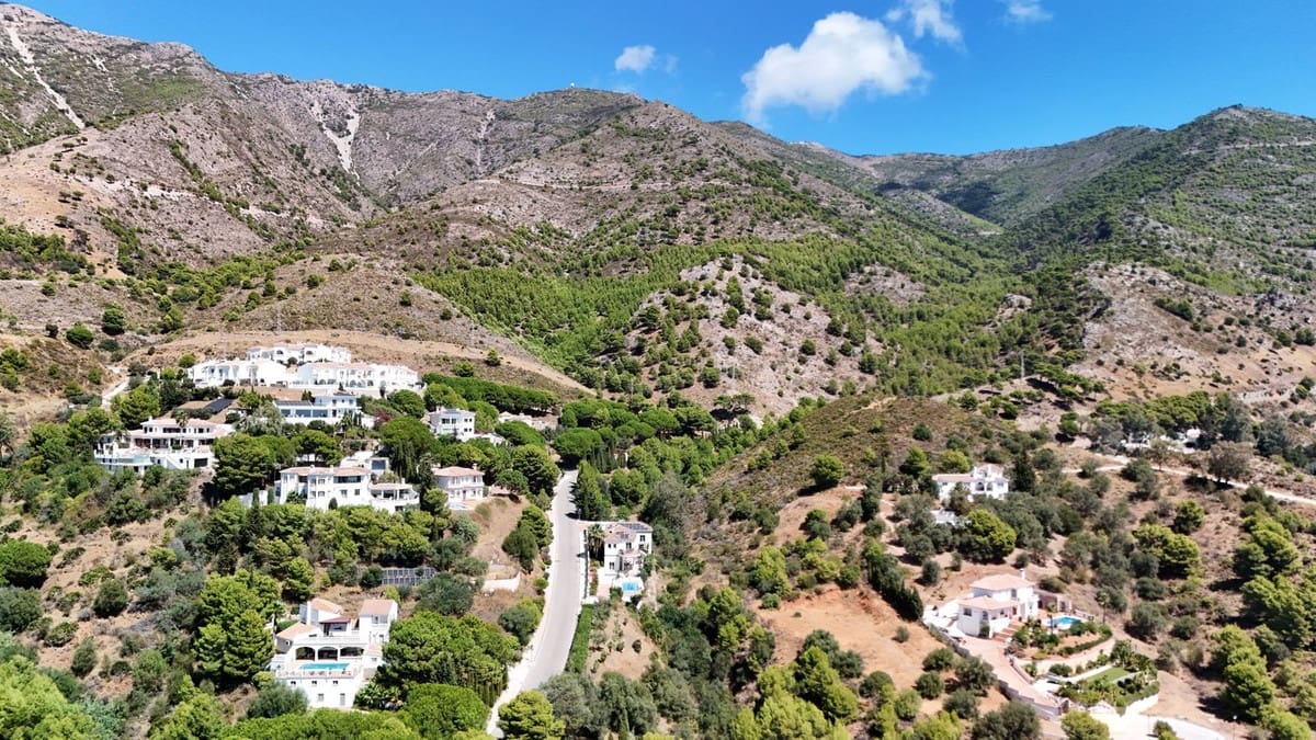 6 Zimmer Villa zu verkaufen in Valtocado mit Pool Garage - 1.397.000 € (Ref: 10100466)