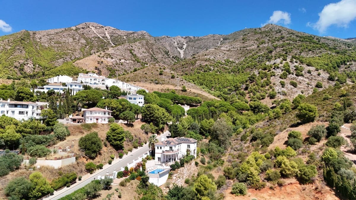 6 Zimmer Villa zu verkaufen in Valtocado mit Pool Garage - 1.397.000 € (Ref: 10100466)