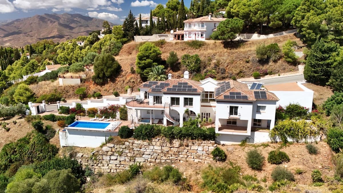 6 Zimmer Villa zu verkaufen in Valtocado mit Pool Garage - 1.397.000 € (Ref: 10100466)