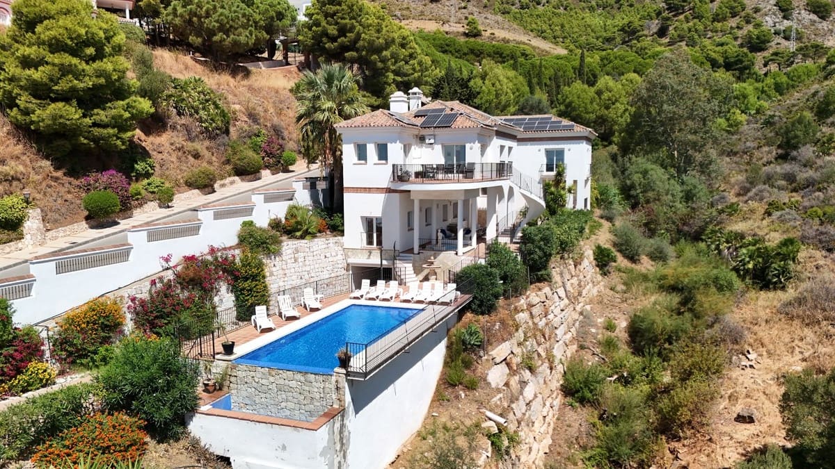 6 Zimmer Villa zu verkaufen in Valtocado mit Pool Garage - 1.397.000 € (Ref: 10100466)