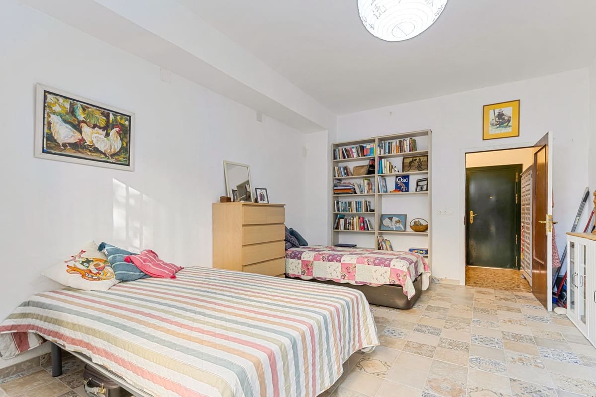 2 bedroom Apartment for sale in Fuengirola - € 279,000 (Ref: 10115895)