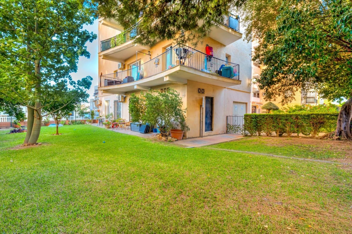 2 bedroom Apartment for sale in Fuengirola - € 279,000 (Ref: 10115895)
