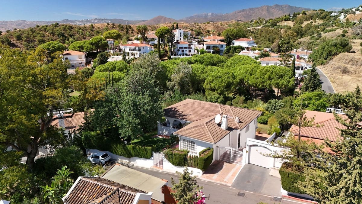 4 Zimmer Villa zu verkaufen in Mijas mit Garage - 850.000 € (Ref: 10121056)