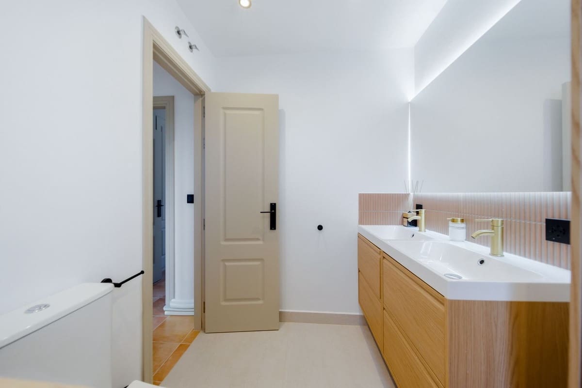 2 soveværelse Byhus til salg i El Chaparral med swimmingpool garage - € 367.000 (Ref: 10153154)