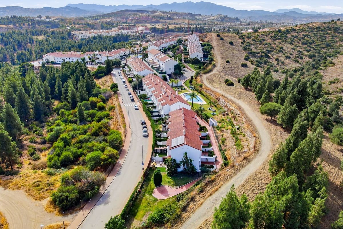 2 soveværelse Byhus til salg i El Chaparral med swimmingpool garage - € 367.000 (Ref: 10153154)