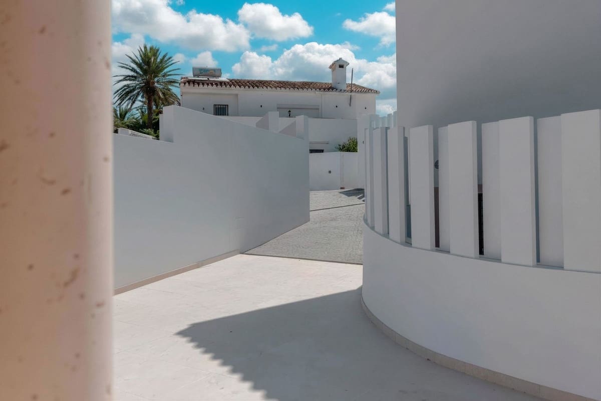 4 soveværelse Villa til salg i La Cala de Mijas med swimmingpool garage - € 2.500.000 (Ref: 10179495)