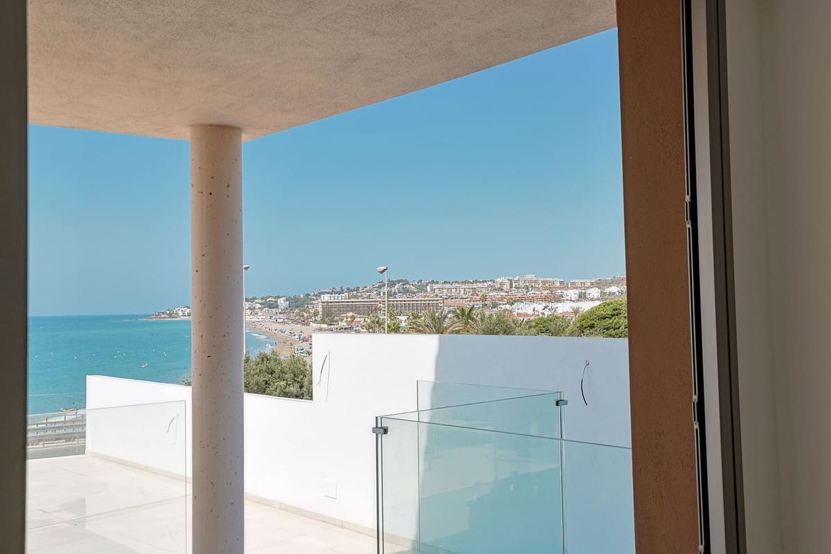 4 soveværelse Villa til salg i La Cala de Mijas med swimmingpool garage - € 2.500.000 (Ref: 10179495)