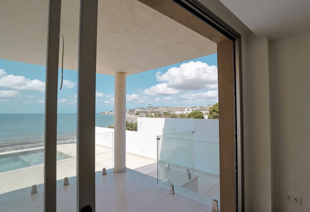 4 soveværelse Villa til salg i La Cala de Mijas med swimmingpool garage - € 2.500.000 (Ref: 10179495)