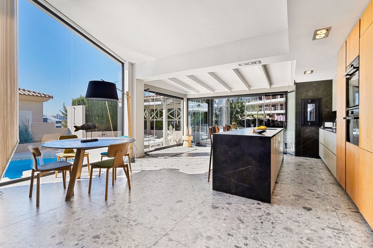 3 bedroom Villa for sale in Benalmadena with pool garage - € 1,395,000 (Ref: 9096659)