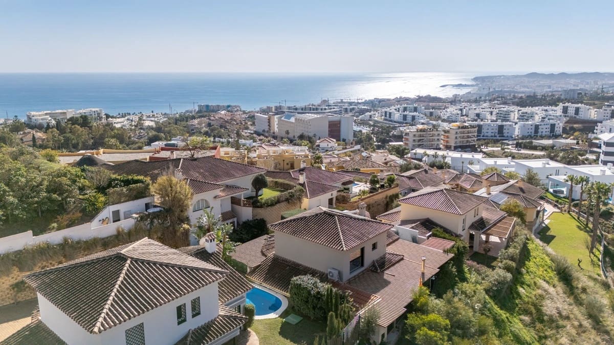 3 bedroom Villa for sale in Benalmadena with pool garage - € 1,395,000 (Ref: 9096659)