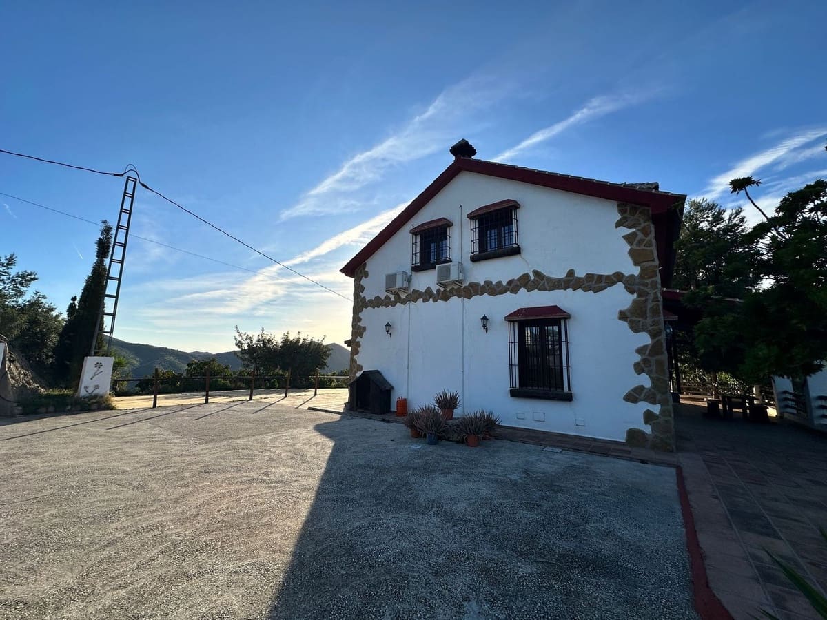 5 soverom Finca/Herregård til salgs i Almogia med svømmebasseng garasje - € 550 000 (Ref: 9096660)