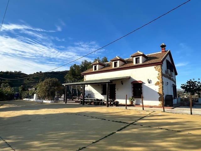 5 chambre Finca/Maison de Campagne à vendre à Almogía avec piscine garage - 550 000 € (Ref: 9096660)