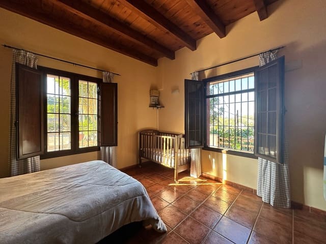 5 chambre Finca/Maison de Campagne à vendre à Almogía avec piscine garage - 550 000 € (Ref: 9096660)