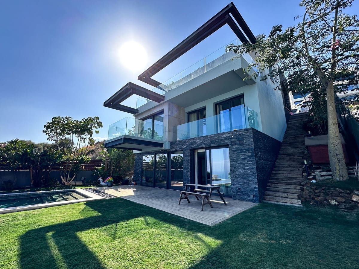 5 bedroom Villa for sale in Mijas - € 1,499,000 (Ref: 9096672)