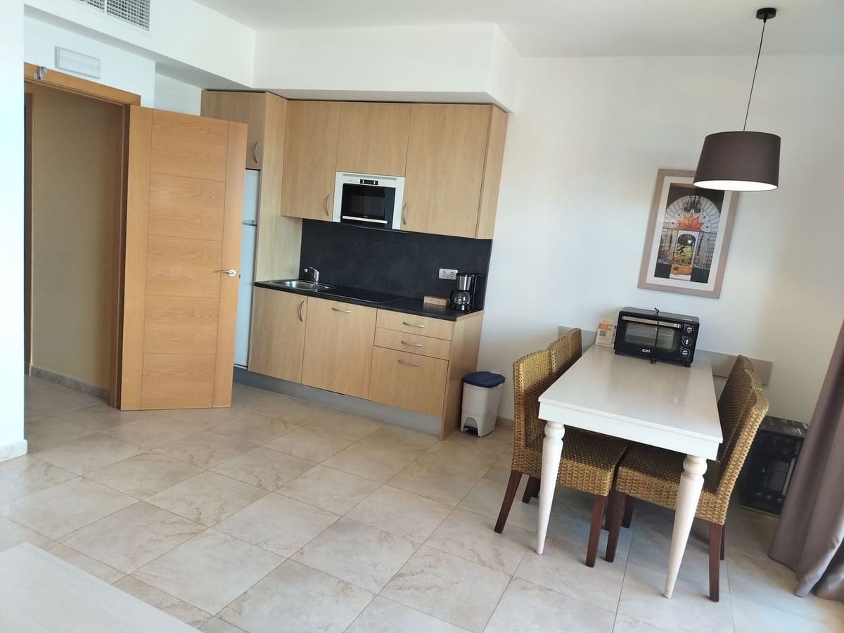 2 soverom Leilighet til salgs i Manilva med svømmebasseng garasje - € 205 000 (Ref: 9099701)