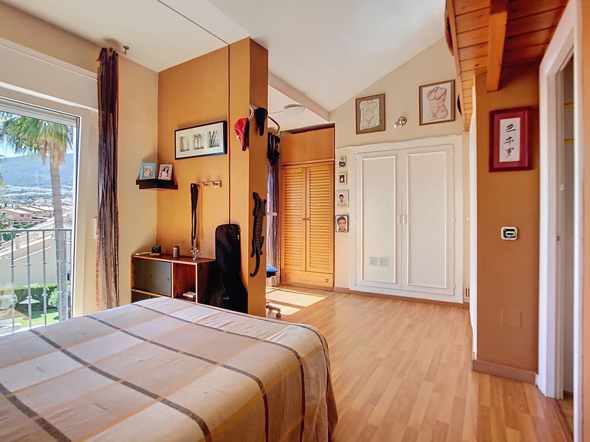 4 soveværelse Semi-Rækkehus til salg i Arroyo de la Miel med swimmingpool - € 510.000 (Ref: 9103574)