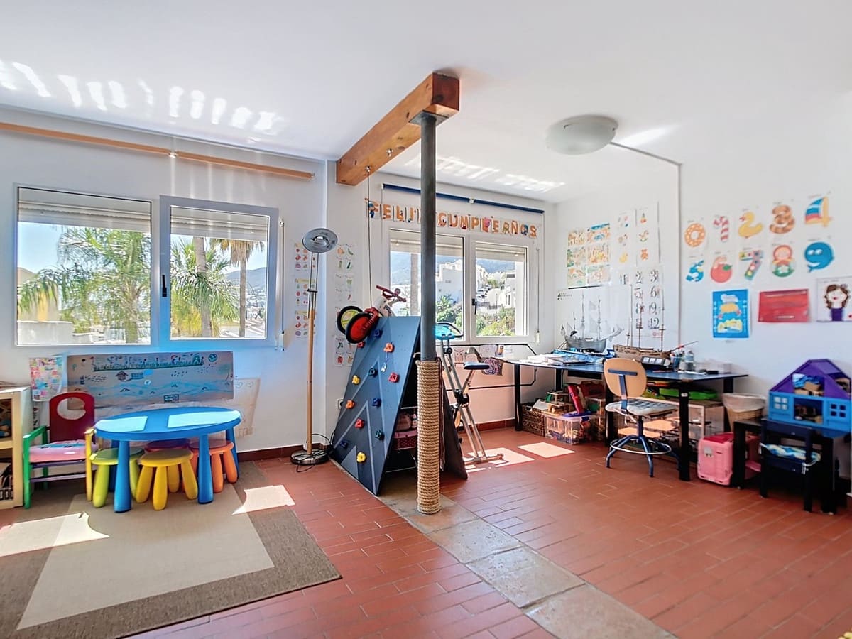 4 soveværelse Semi-Rækkehus til salg i Arroyo de la Miel med swimmingpool - € 510.000 (Ref: 9103574)