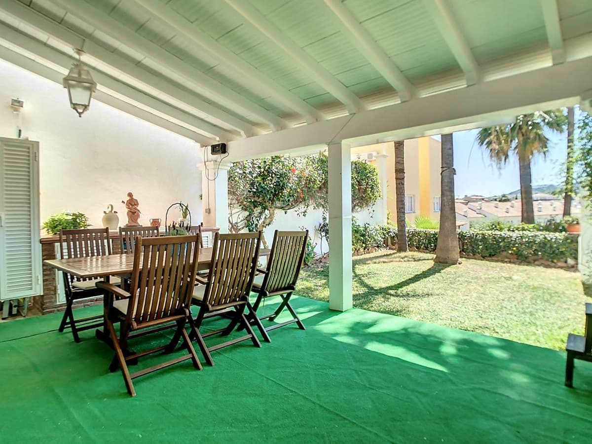 4 bedroom Semi-detached Villa for sale in Arroyo de la Miel with pool - € 510,000 (Ref: 9103574)