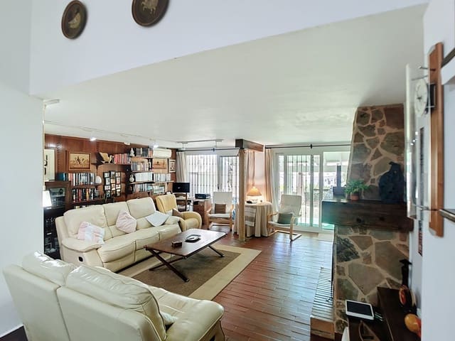 4 soveværelse Semi-Rækkehus til salg i Arroyo de la Miel, Benalmádena med swimmingpool - € 510.000 (Ref: 9103574)