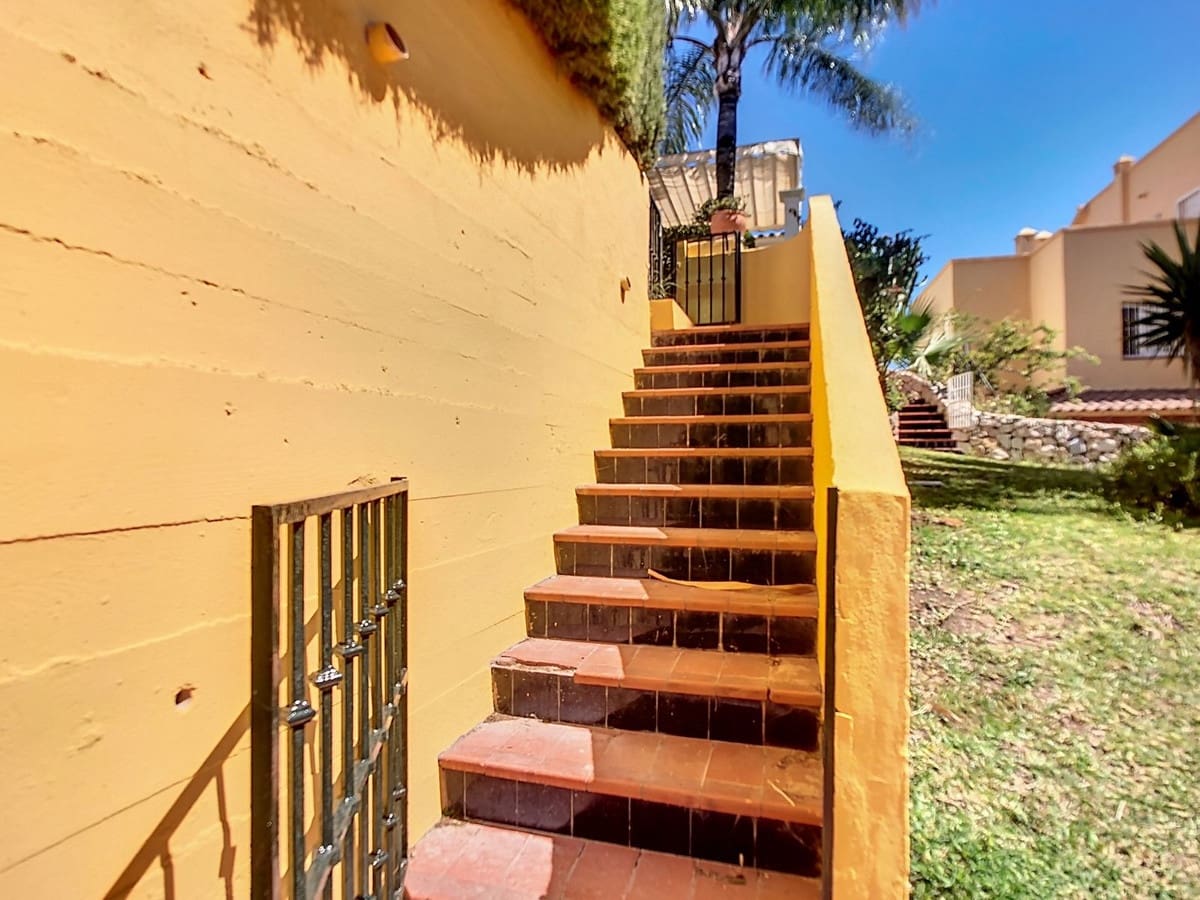 4 bedroom Semi-detached Villa for sale in Arroyo de la Miel with pool - € 510,000 (Ref: 9103574)