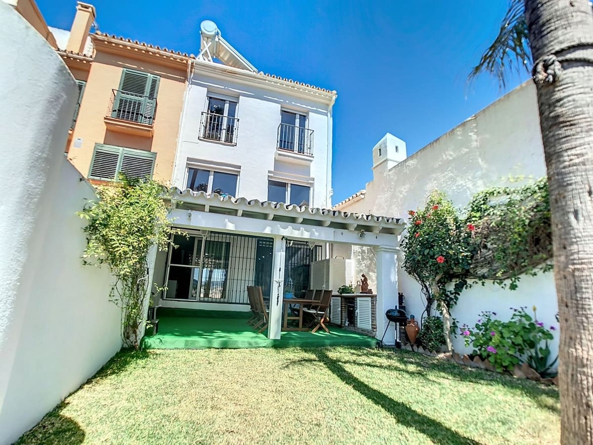 4 bedroom Semi-detached Villa for sale in Arroyo de la Miel with pool - € 510,000 (Ref: 9103574)